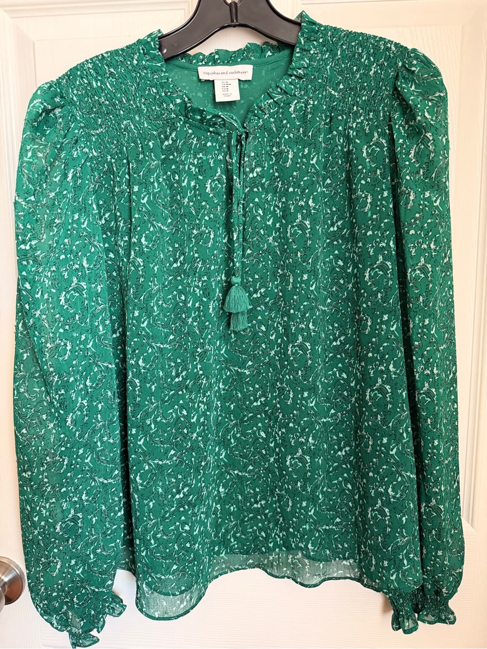 cupcakes & cashmere Green Floral
Paisley Smocked Balloon Sleeve Blouse, Size M - Picture 1 of 14